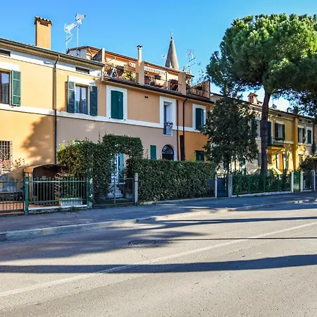 Apartment 4 Bedroom Awesome In *